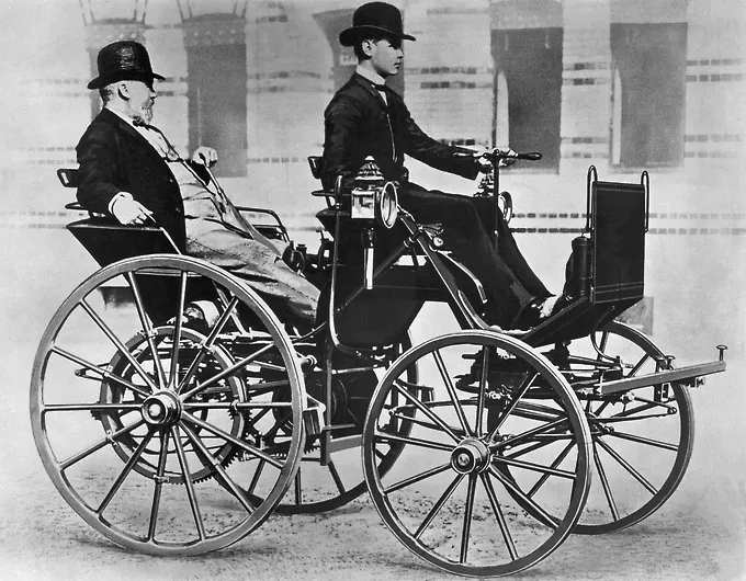 Ο Gottlieb Daimler και ο Wilhelm Maybach σχεδίασαν το αυτοκίνητο το 1885