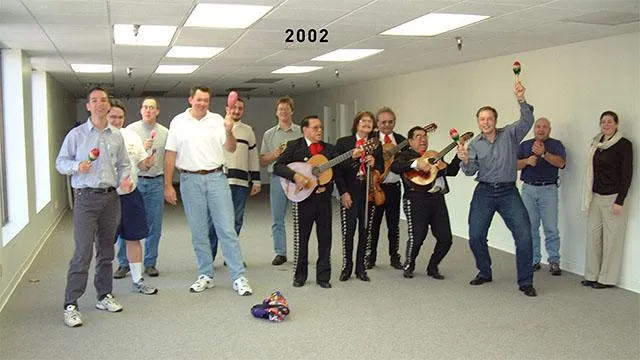 Ο Έλον Μασκ και η ομάδα του SpaceX 2002