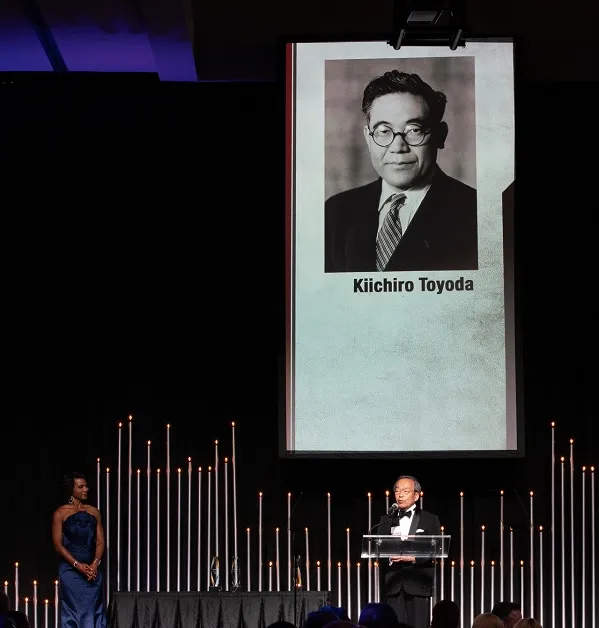 Τελετή εισαγωγής Kiichiro Toyoda στο Automotive Hall of Fame 1994