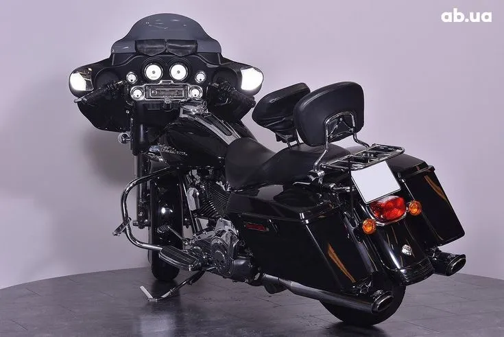 Harley-Davidson FLHX  Image 9